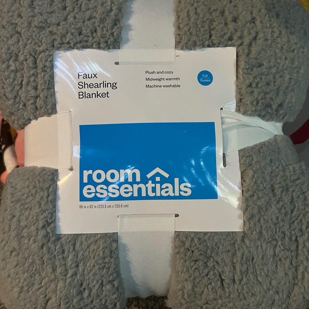 Room Essentials Gray Faux Shearling Blanket